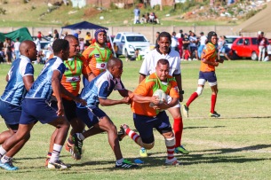 One of the powerful forwards from the Vergenoeg Eagles making a run against the Vukani Stallions. Photo: Stephen Kisbey-Green